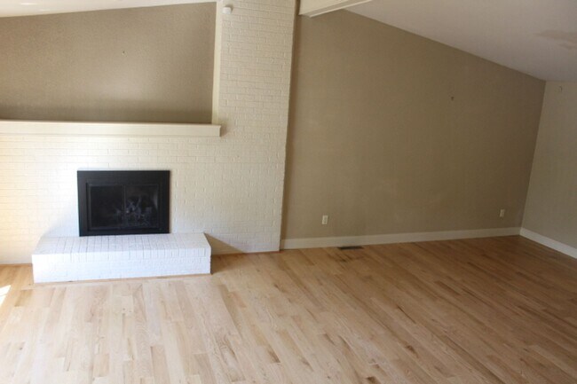 Building Photo - Gorgeous 2 Story Home in Columbine West!