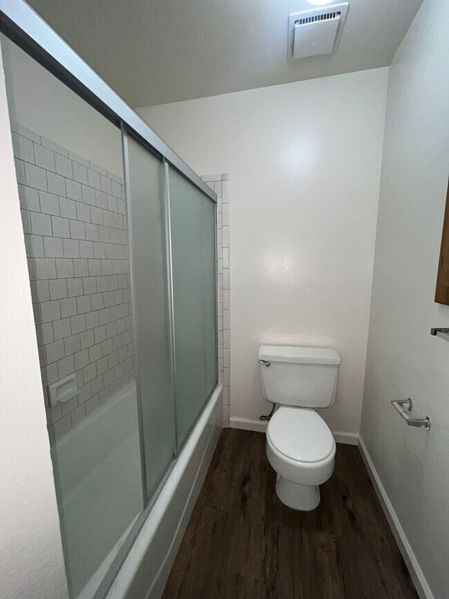 Building Photo - 4056