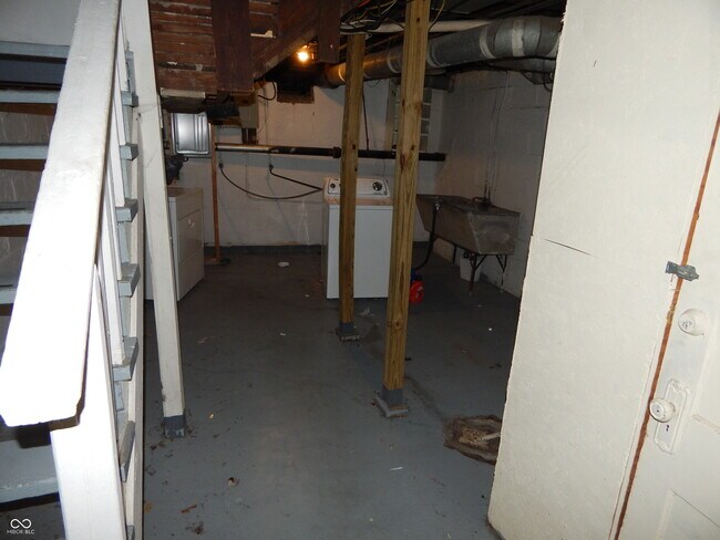 Building Photo - 4843 N College Ave