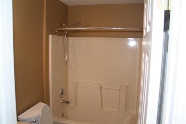 Building Photo - 1124 Island Pl E