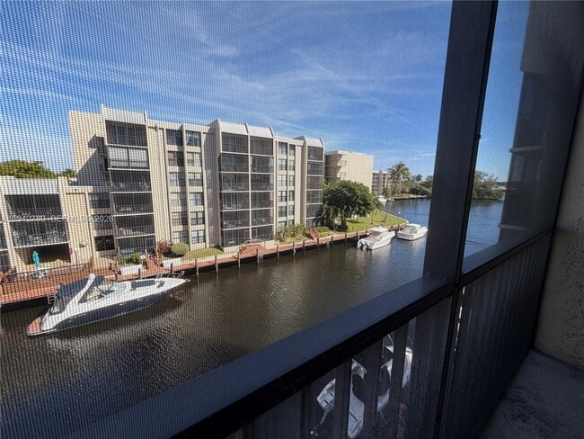 Building Photo - 12 Royal Palm Way