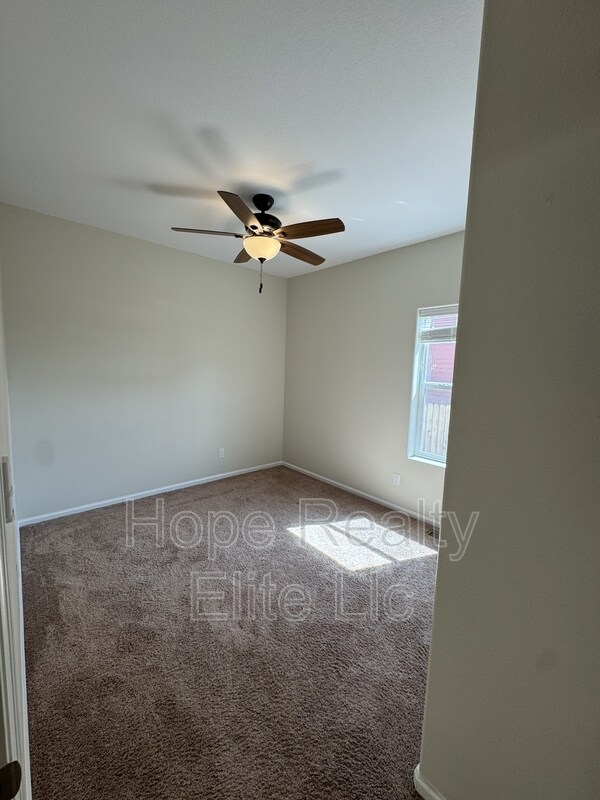 Building Photo - 6672 Kearsarge Dr