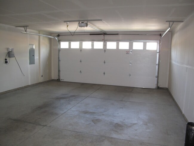 Building Photo - VILLAGE AT COLD SPRINGS