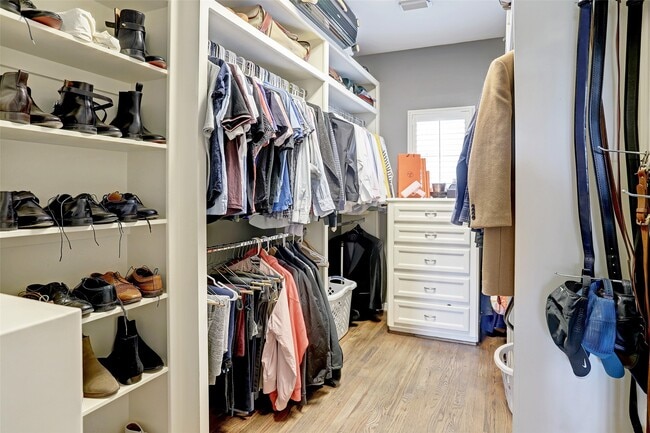 Building Photo - 2810 Helena St