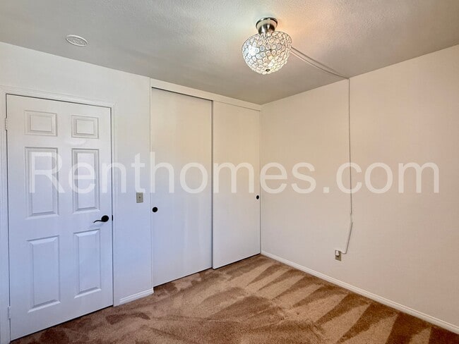 Building Photo - 14265 Marianopolis Way