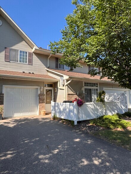 Primary Photo - 2556 Mallard Dr