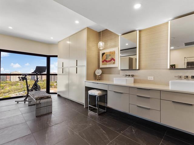 Building Photo - 3030 McKinney Ave