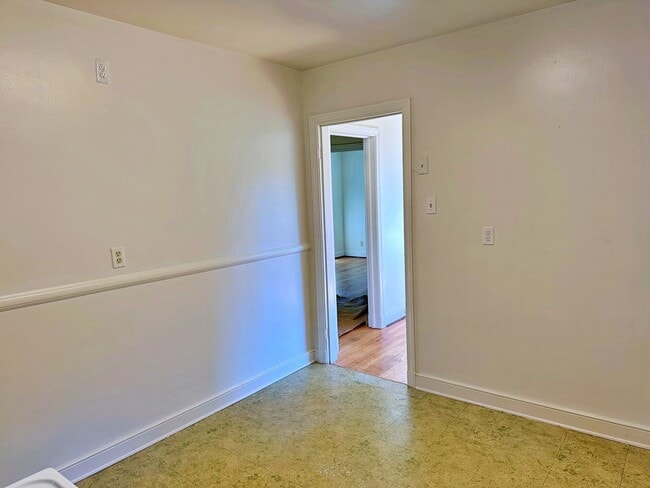 Building Photo - Cottage Rancher on Private Drive