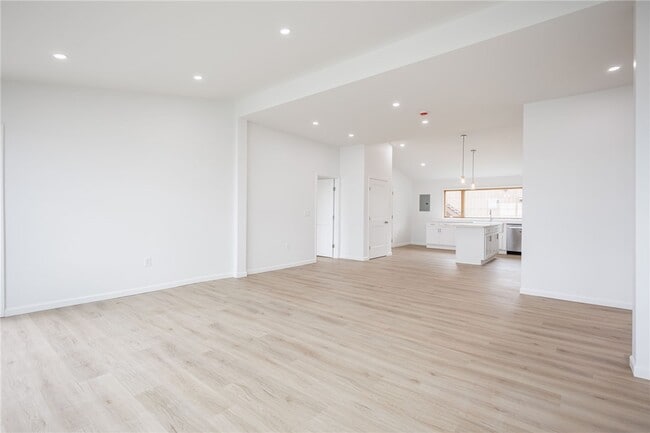 Building Photo - 200 Lakeshore Dr