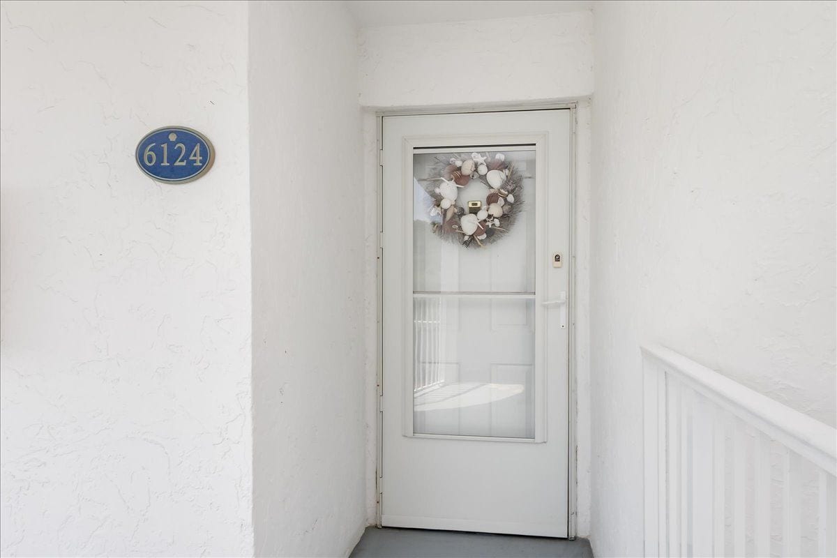 Building Photo - 6124 S River Run Dr