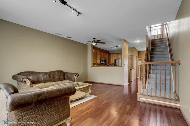 Building Photo - 2410 Oneida Ln