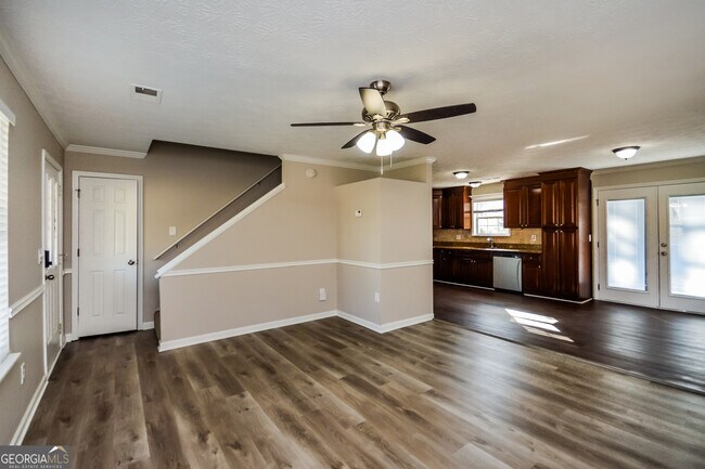 Building Photo - 90 Lakefront Dr