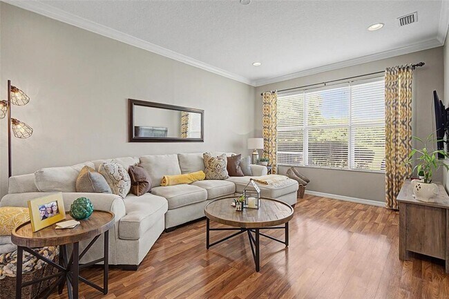 Building Photo - 2145 Park Crescent Dr