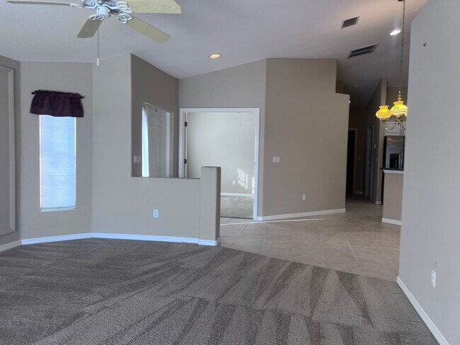Building Photo - Sable Trace 3BR/2BT Lakefront Villa