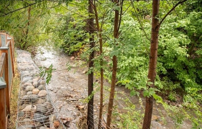 Building Photo - 2604 Columbine Dr