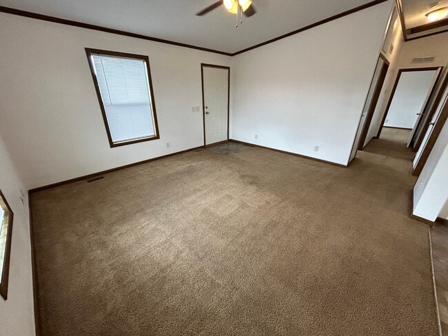 Building Photo - 220 Riverwood Dr