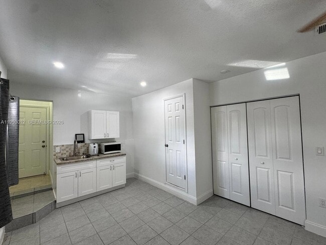 Building Photo - 10710 SW 141st Ave