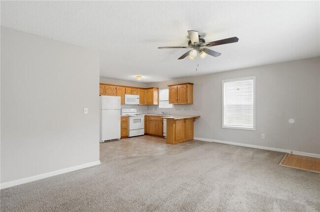 Building Photo - 62 Hanna Dr