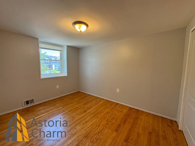 Building Photo - New Beautiful 2bed+DEN/1bath in Parkville.