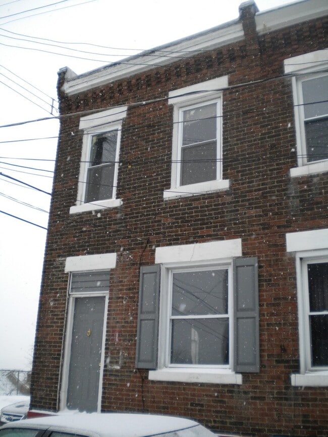 Building Photo - 2 BEDROOM IN THE SOUTHSIDE SLOPES- Available August 5!