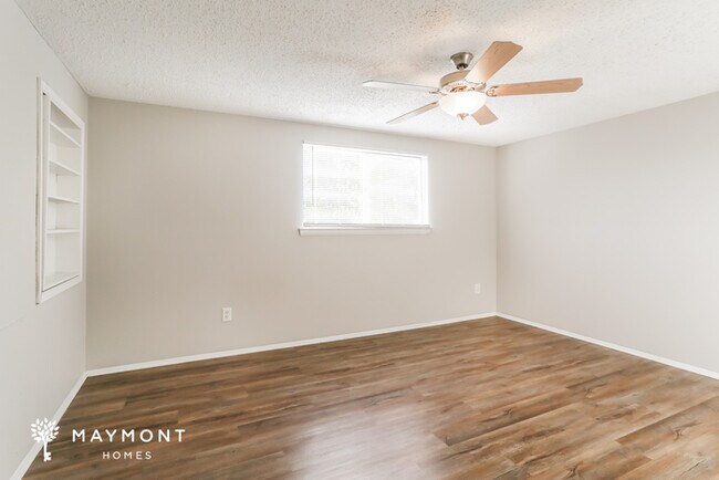 Building Photo - 2897 Falcon Bridge Dr
