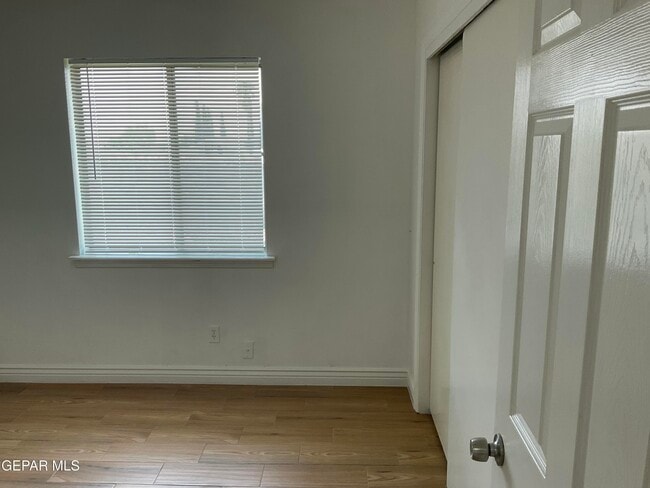 Building Photo - 335 Flynn Dr