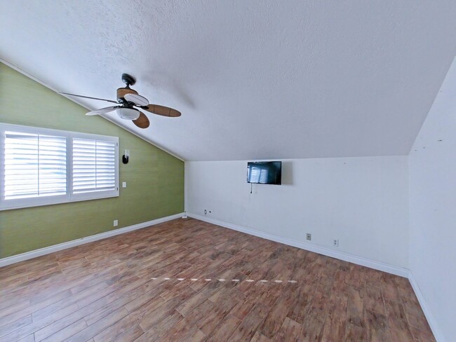 Building Photo - 4 Bedroom / 2.5 Bathroom - Entertaining Dr...