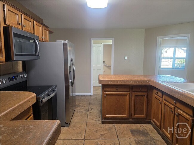 Building Photo - 310 W 5th St