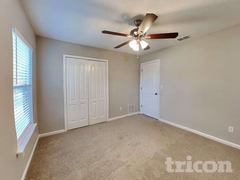 Building Photo - 10818 Birchard Ln