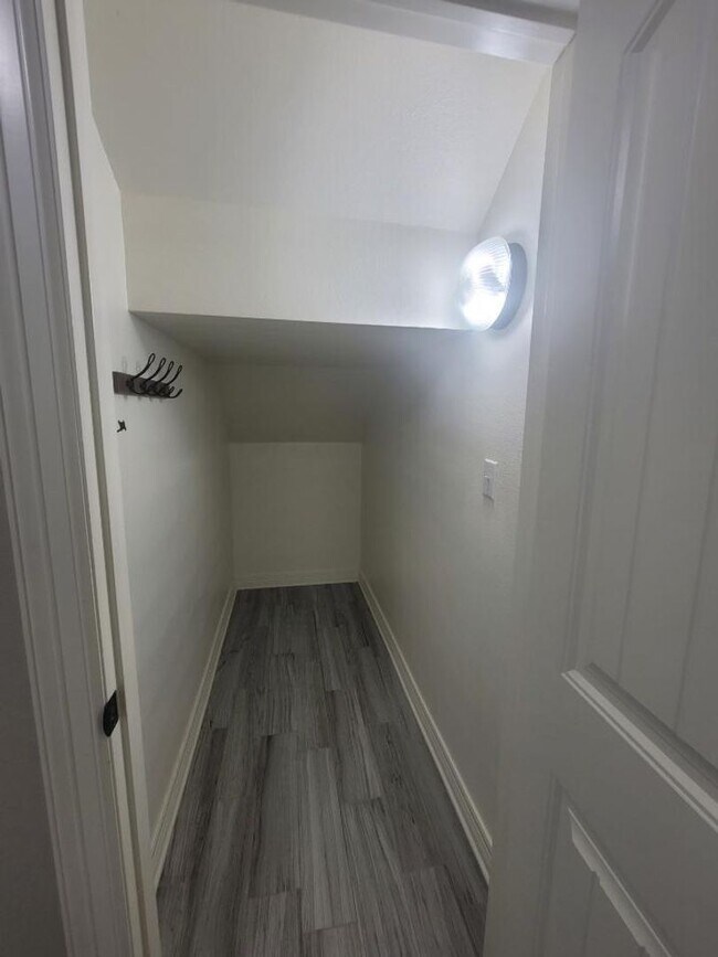 Building Photo - 724 Fir Wood Ln