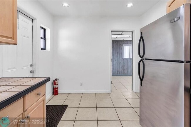 Building Photo - 4932 SW 12th St