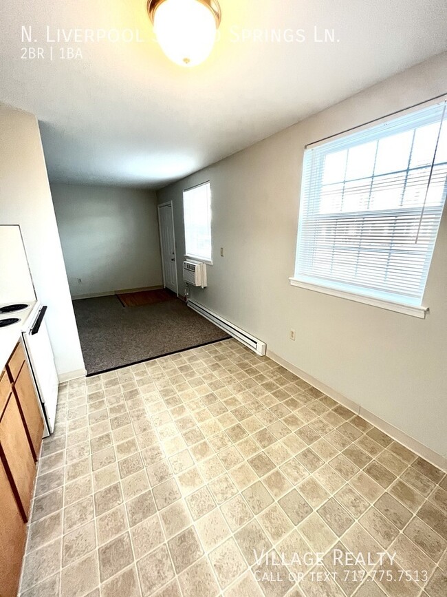 Building Photo - No steps! Affordable 2-Bed Convenient to I...