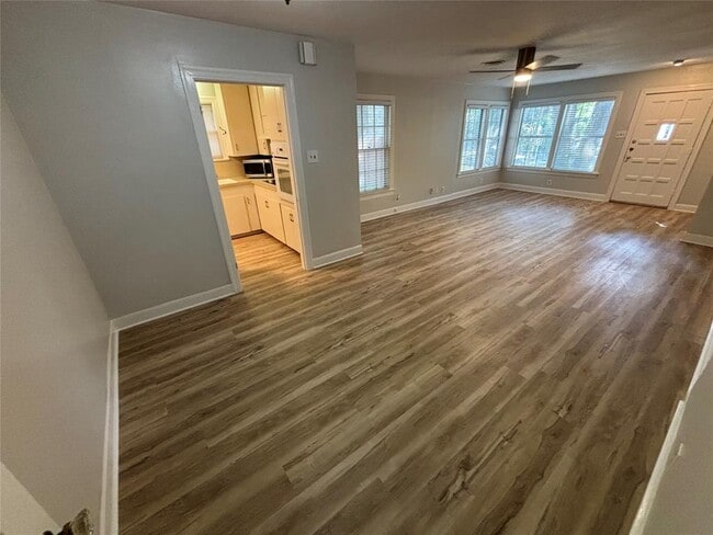 Building Photo - 807 Bouldin Ave