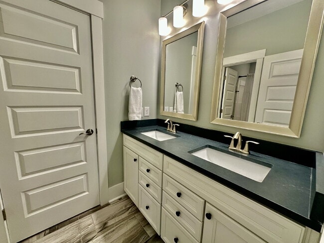 Building Photo - Beautiful Four Bedroom Home Located in The Walk!