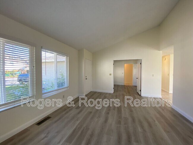 Building Photo - 1089 Rankin Dr