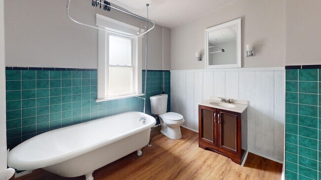 Building Photo - 1021 Rex Ave NE