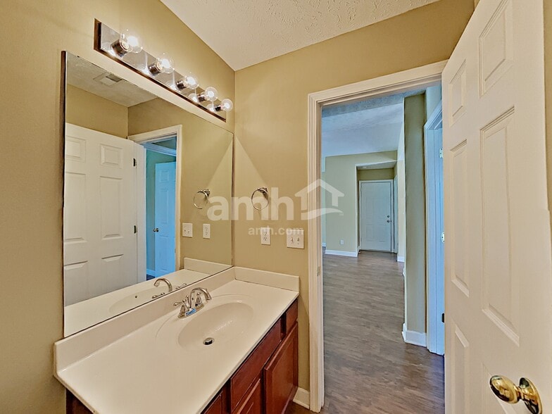 Building Photo - 141 Sundance Way