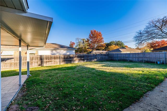 Building Photo - 9936 Lakemere Dr
