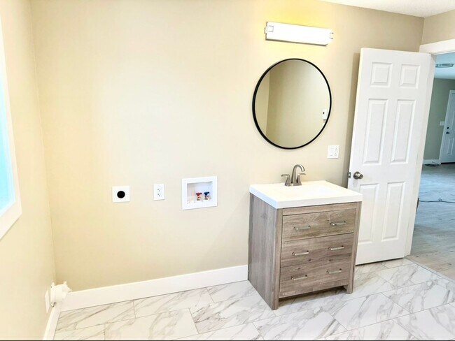 Building Photo - 21 Camp St