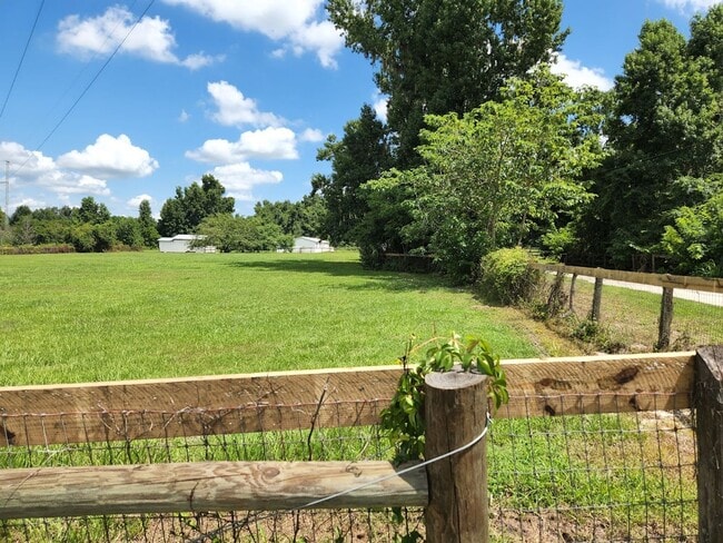 Building Photo - 4 BED 2 BATH,  3 ACRES,  FENCED PADDOCK