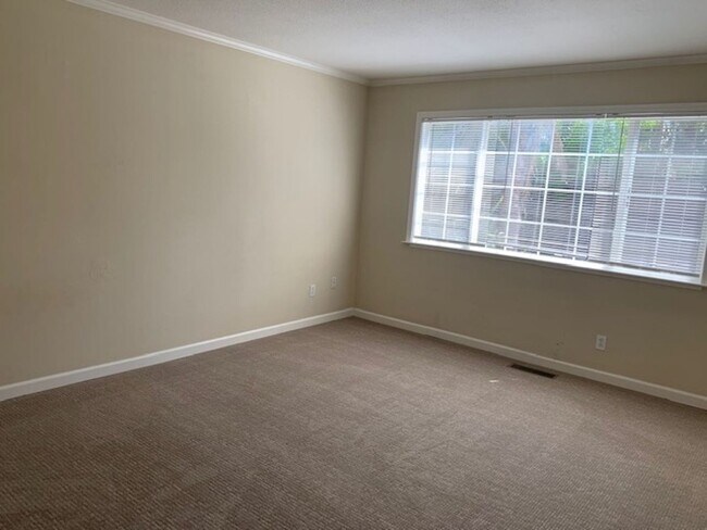 Building Photo - 1312 Jasmine Circle ~ 4 bedrooms ~ 2 baths