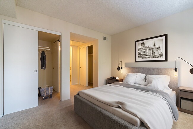 Building Photo - Mariners Place