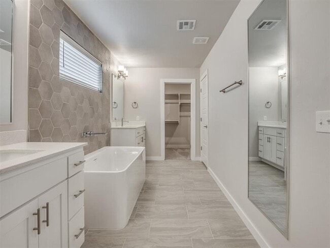 Building Photo - 520 NW 176th Terrace