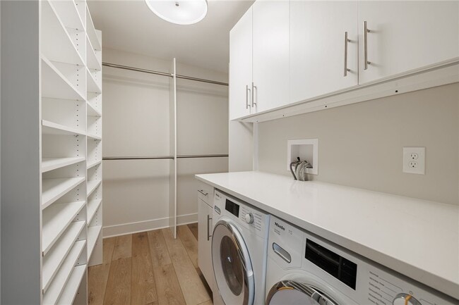 Building Photo - 1397 East Ave