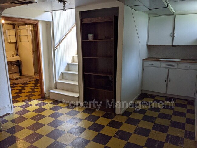 Building Photo - 1824 S Franklin St