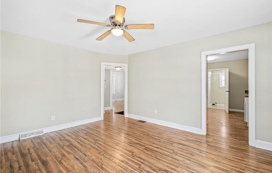 Building Photo - 3400 Rosemont Ave