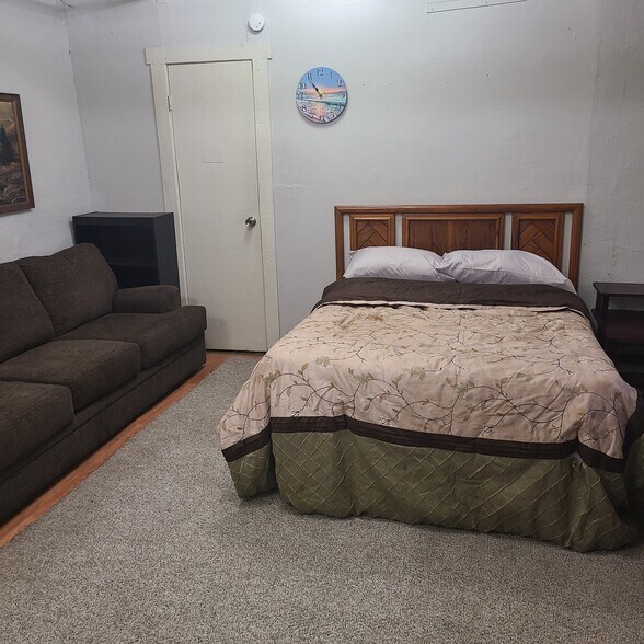 Building Photo - 2344 Prospect Ave E