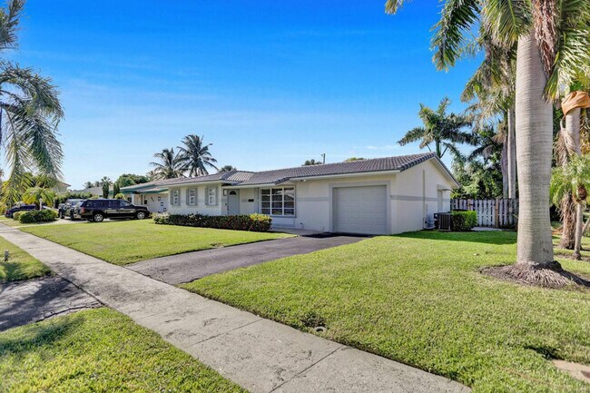 Building Photo - 2600 NE 52nd Ct