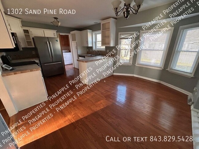 Building Photo - 1302 Sand Pine Rd