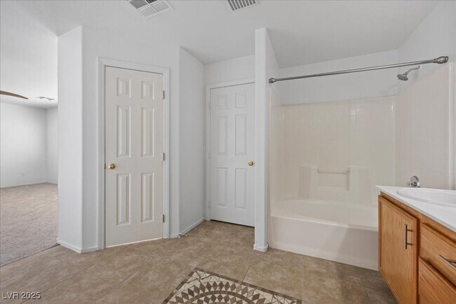 Building Photo - 2721 Villa Cordova Ct